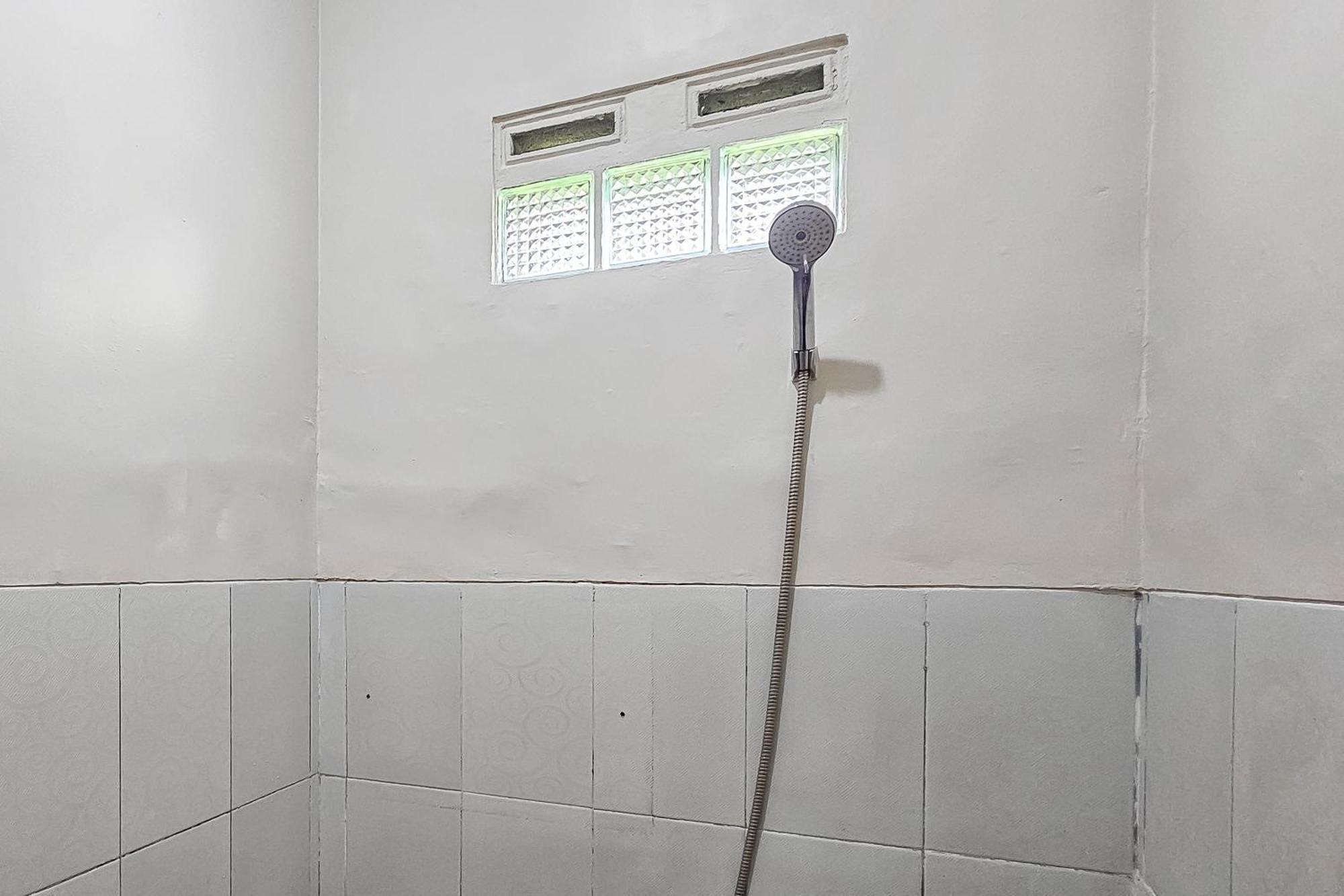 Wisma Brata Mitra Reddoorz Sukabumi Extérieur photo