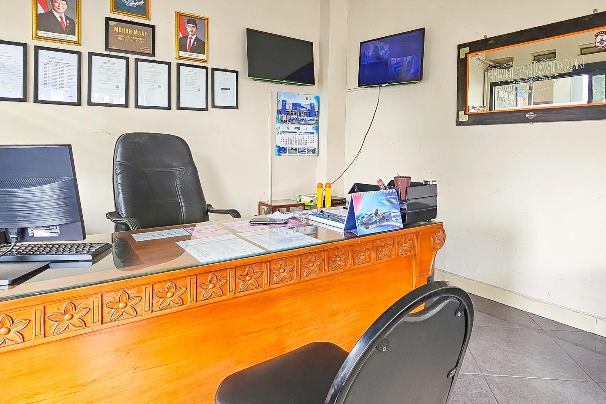 Wisma Brata Mitra Reddoorz Sukabumi Extérieur photo